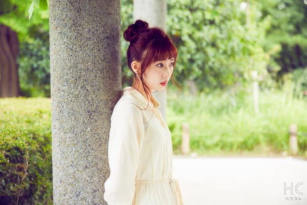 考え込む女性