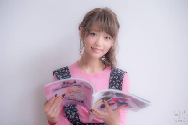 本を読む女性
